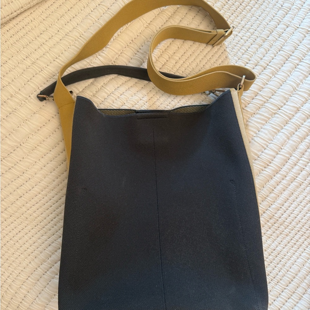 Rothy's Bucket Bag | Ink & Ivory - Picture 11 of 14